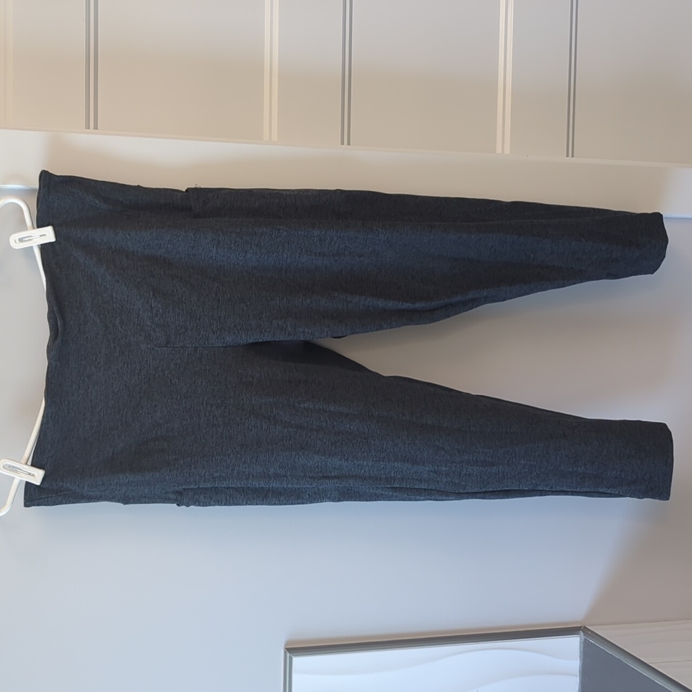 Grey cropped pocket leggings